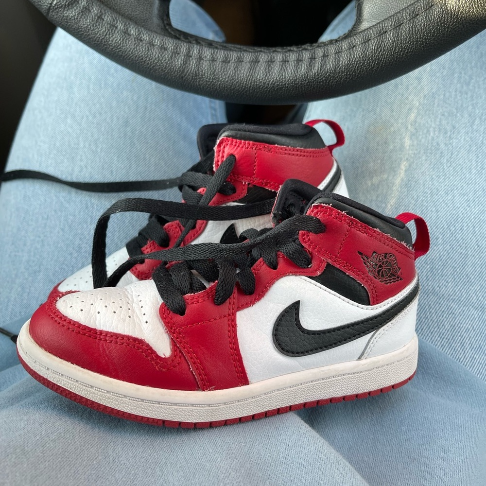 AIR JORDAN 1 “CHICAGO “ mids